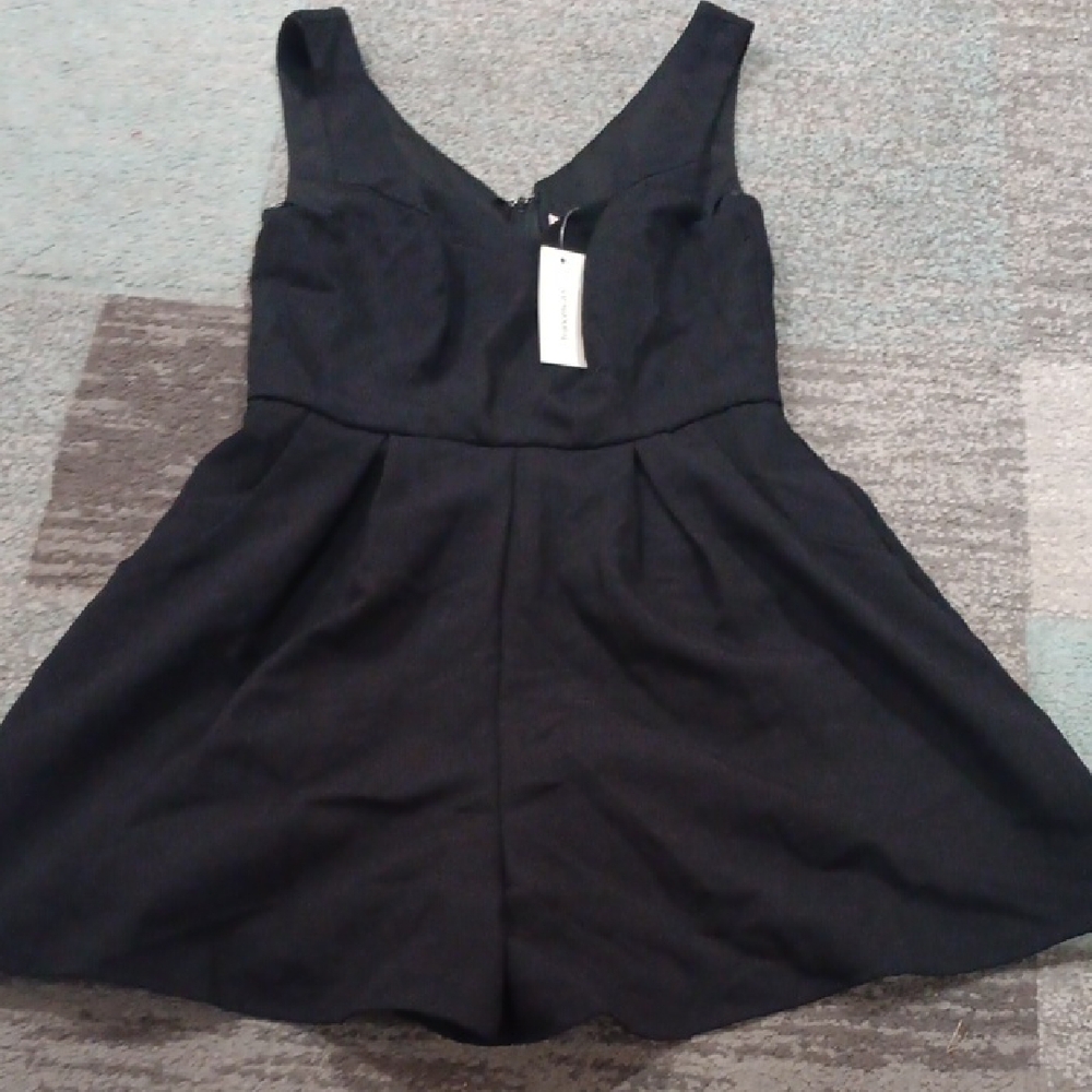 Francesca's Collections Black V-Neck Romper